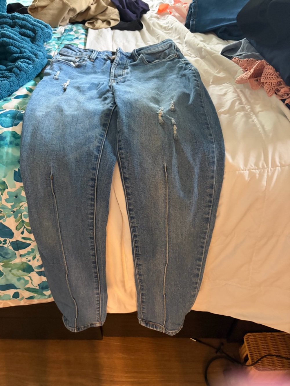 Boyfriend Distressed Light Blue Denim Jeans - Relaxed Fit